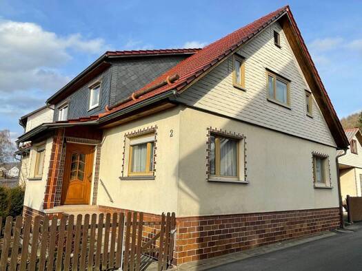 Haus zum Kauf provisionsfrei 129.900 € 7 Zimmer 205 m² 1.012 m² Grundstück frei ab sofort Schleusinger Str.2 Brünn/Thür. 98673