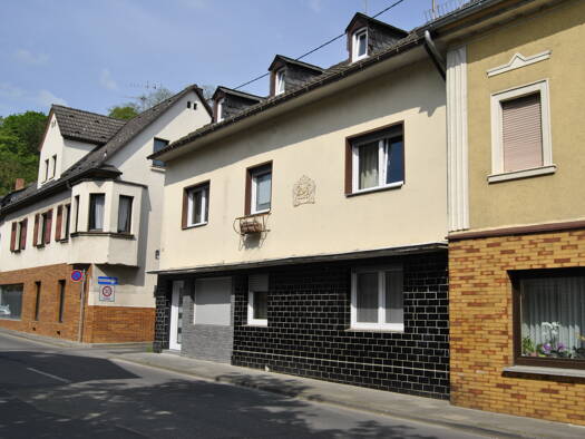 Haus zum Kauf 195.000 € 9 Zimmer 180 m² 526 m² Grundstück Friedrich-Rech-Str. 182 Oberbieber Neuwied 56566
