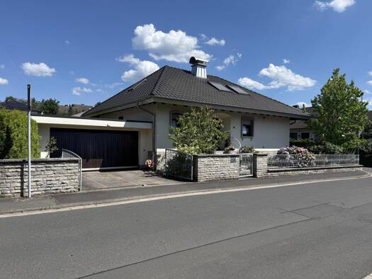Einfamilienhaus zum Kauf 799.000 € 7 Zimmer 210 m² 655 m² Grundstück frei ab 01.11.2026 Haibach Haibach 63808