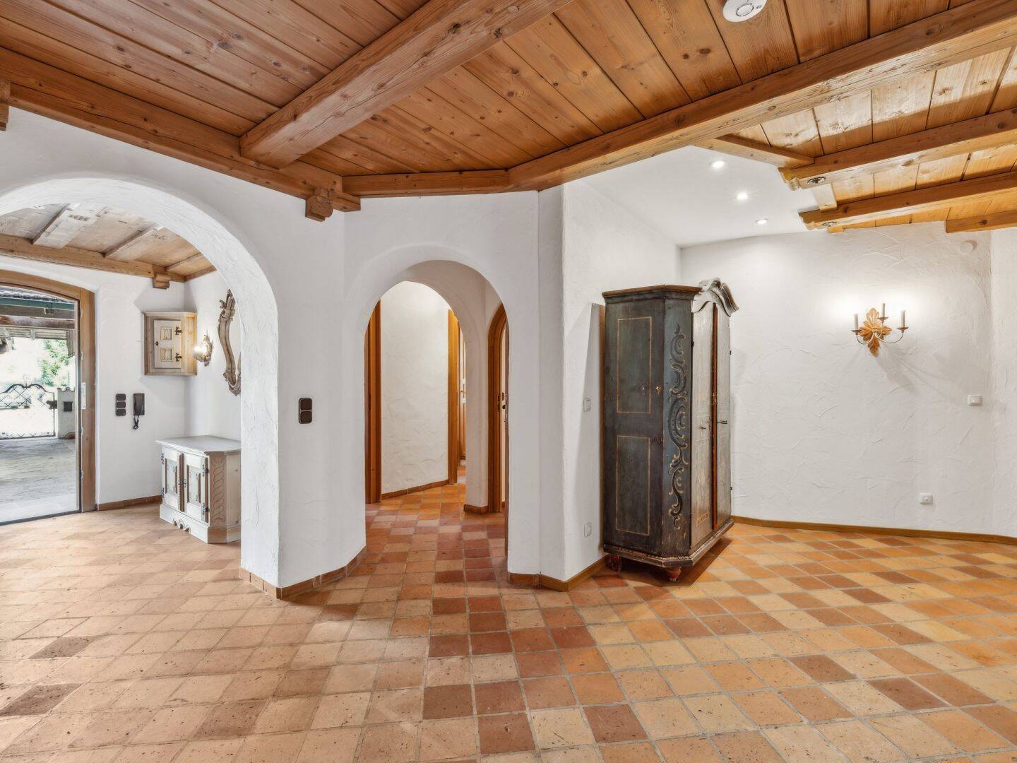 Immobilie in Otterfing - Charmantes Landhaus-Unikat in Otterfing - großzügiges Grundstück - vielseitige Nutzungsmöglichkeiten - Bild 3