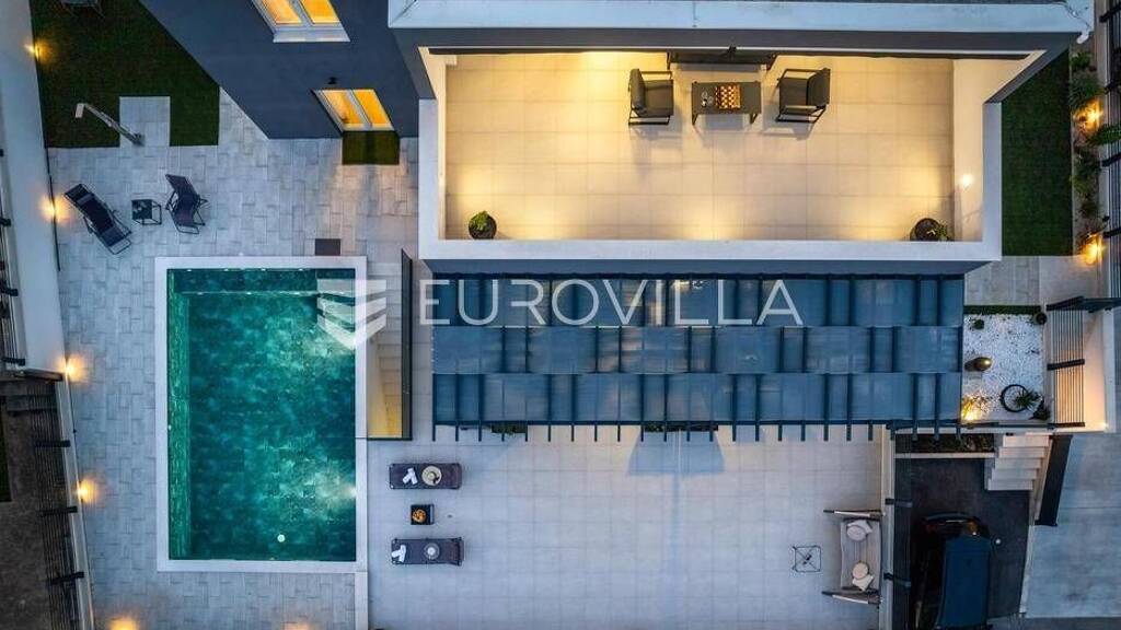 Haus zur Miete 4.000 € 6 Zimmer 250 m² Koprivno Dugopolje 21231