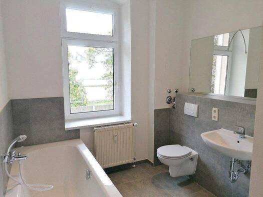 Wohnung zur Miete 504 € 2 Zimmer 74 m² 1. Geschoss Lutherviertel Lutherviertel 09126