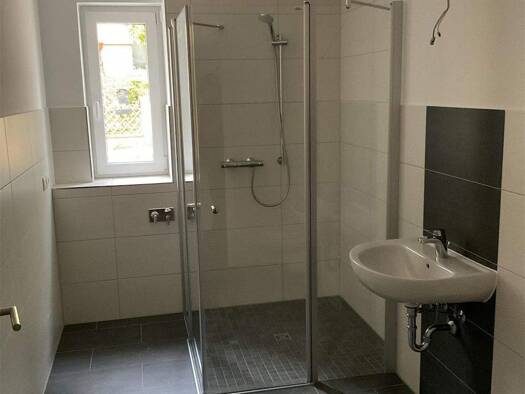 Wohnung zur Miete 395 € 2 Zimmer 46,5 m² frei ab sofort Schmölln 04626