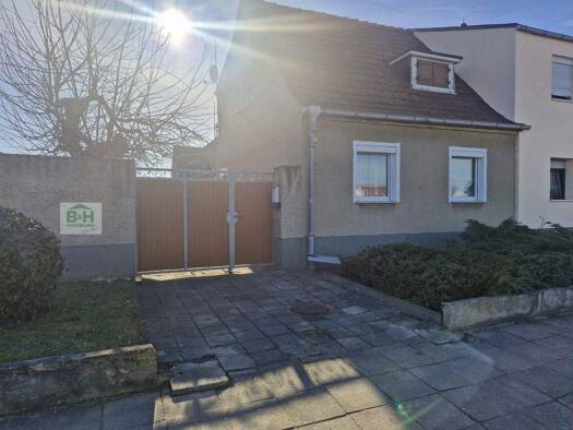 Doppelhaushälfte zum Kauf 52.000 € 5 Zimmer 135 m² 560 m² Grundstück frei ab sofort Ramsin Sandersdorf-Brehna 06792