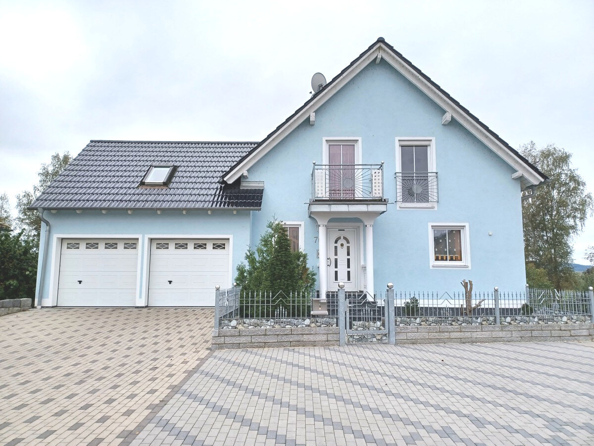 Mehrfamilienhaus zum Kauf 649.000 € 9 Zimmer 218,6 m²<br/>Wohnfläche 800 m²<br/>Grundstück ab sofort<br/>Verfügbarkeit Kernstadt Schwandorf Schwandorf 92421