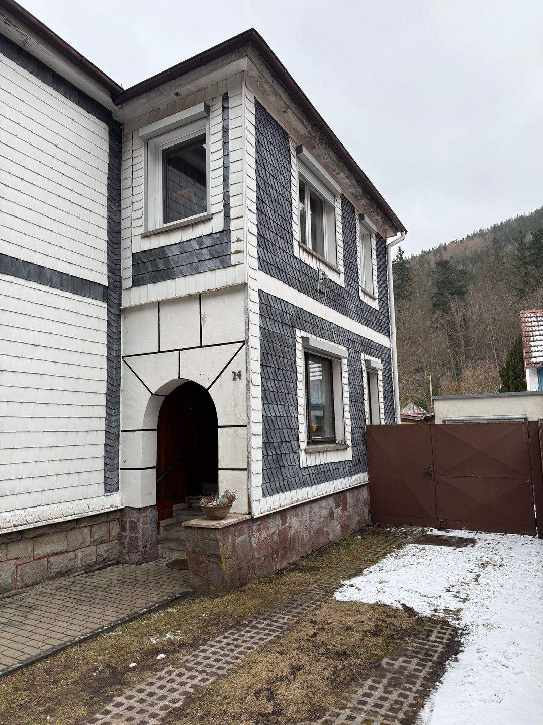 Immobilie in Luisenthal - Doppelhaushälfte mit Charakter & Potenzial - Raum für Ideen und neue Wohnkonzepte - Bild 3