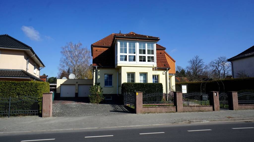 Medizinisches Gebäude zum Kauf 815.000 € 12 Zimmer 220 m² Bürofläche Bergfelder Straße 32 Birkenwerder 16547