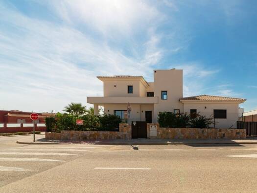 Haus zum Kauf 1.250.000 € 454 m² 645 m² Grundstück Los Montesinos 03187