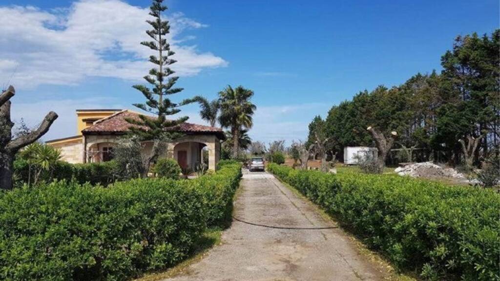 Einfamilienhaus zum Kauf 300.000 € 5 Zimmer 135 m² 4.700 m² Grundstück Torchiarolo 72020