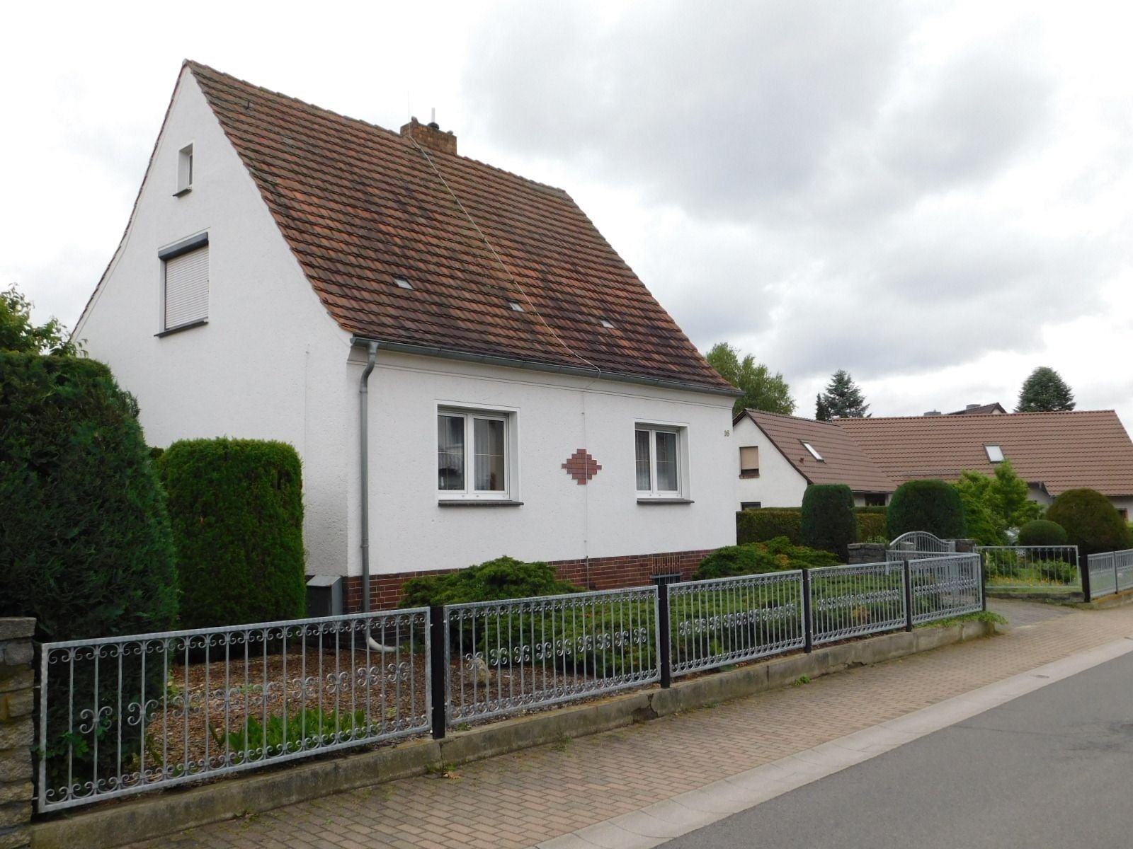 Einfamilienhaus zum Kauf 165.000 € 5 Zimmer 98 m²<br/>Wohnfläche 830 m²<br/>Grundstück ab sofort<br/>Verfügbarkeit Guben Guben 03172