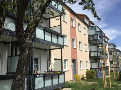 Wohnung zur Miete 355 € 2 Zimmer 45 m² Dachgeschoss frei ab 01.10.2025 Grossbeerenstr. 13 Damaschkestraße Halle 06112