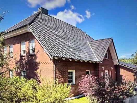 Einfamilienhaus zum Kauf 490.000 € 6 Zimmer 234,9 m² 1.200 m² Grundstück frei ab sofort Sergen Neuhausen 03058