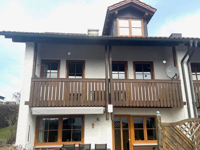 Immobilie in Salzweg - Hochwertige DHH mit Keller, Garten, Garage u. Carport ! Einziehen und Wohlfühlen! - Bild 1