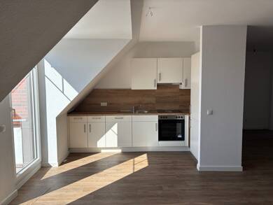 Wohnung zur Miete 600 € 2 Zimmer 65,9 m² Dachgeschoss frei ab sofort Bahnhofstraße Cloppenburg Cloppenburg 49661