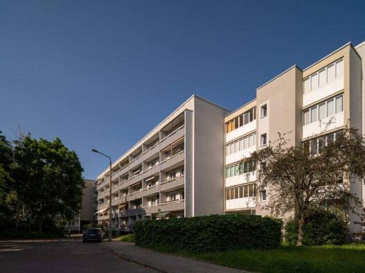 Studio zur Miete 296 € 1 Zimmer 38 m² 4. Geschoss frei ab sofort Feigenweg 12 Nördliche Neustadt Halle 06122