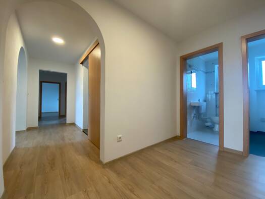 Wohnung zur Miete 850 € 4 Zimmer 109 m² 1. Geschoss Irchenrieth 92699
