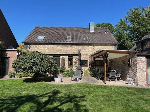 Einfamilienhaus zum Kauf provisionsfrei 4.078 € 5 Zimmer 141 m² 585 m² Grundstück Strümper Berg 5 Strümp Meerbusch 40670