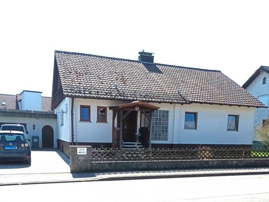 Einfamilienhaus zum Kauf 320.000 € 6 Zimmer 160 m² 811 m² Grundstück Richtscheitweg Wassertrüdingen 91717