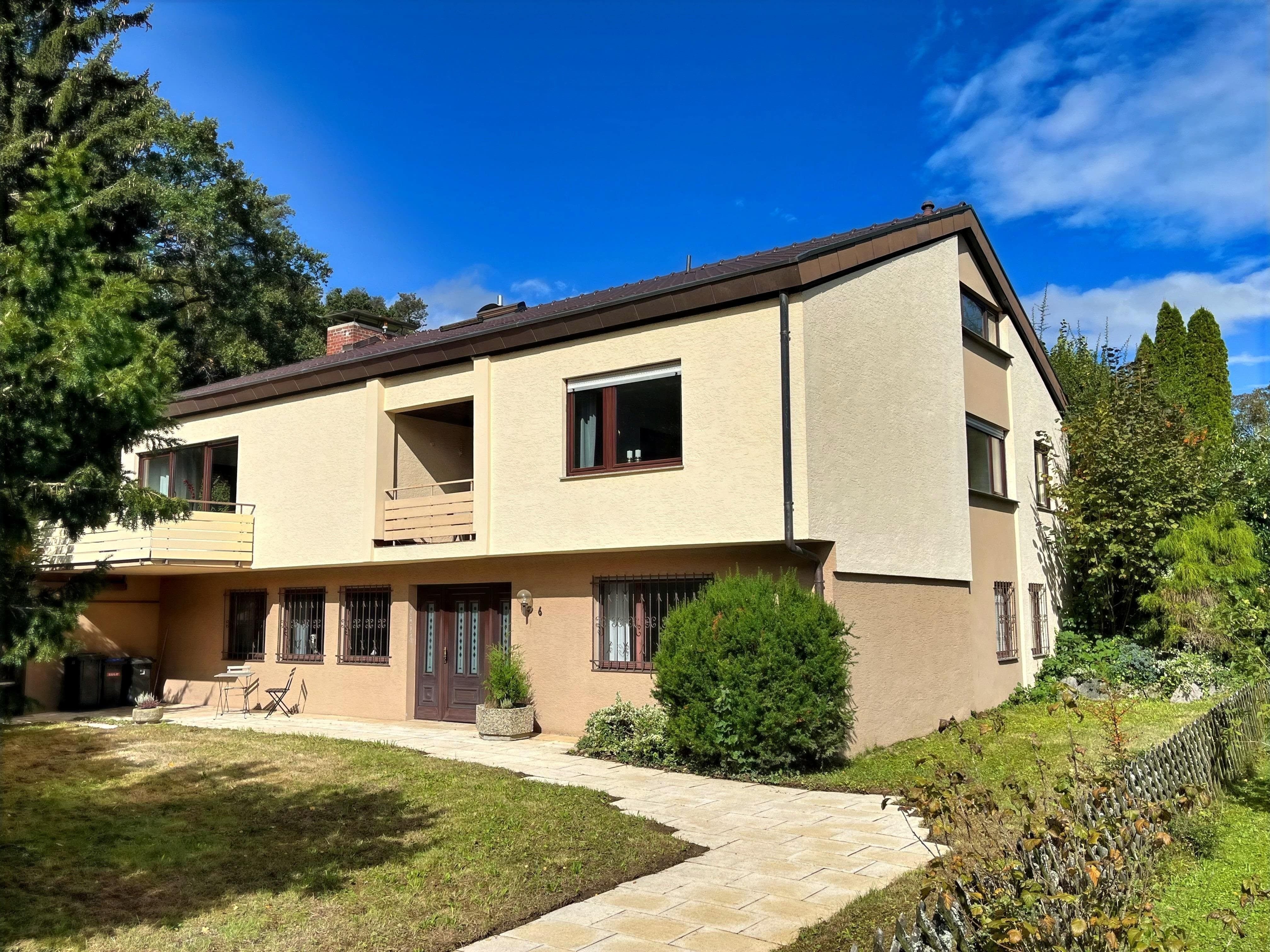 Einfamilienhaus zum Kauf 750.000 € 9 Zimmer 240 m²<br/>Wohnfläche 693 m²<br/>Grundstück ab sofort<br/>Verfügbarkeit Sindelfingen 2 Sindelfingen 71067