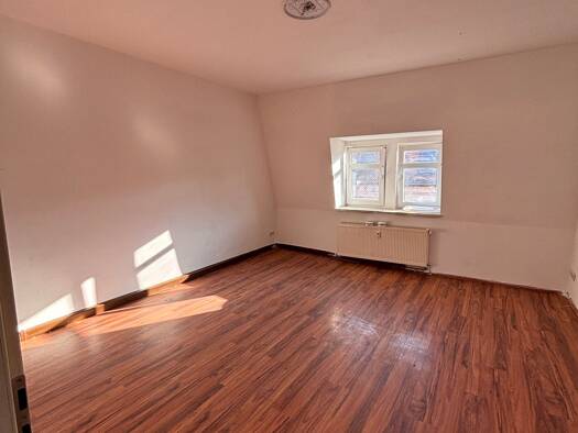 Wohnung zur Miete 220 € 2 Zimmer 44 m² 3 Geschosse frei ab sofort Parkstraße 22 Zeitz 06712