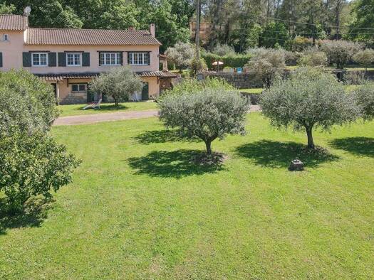 Einfamilienhaus zum Kauf 790.000 € 8 Zimmer 230 m² 4.400 m² Grundstück Fayence 83440