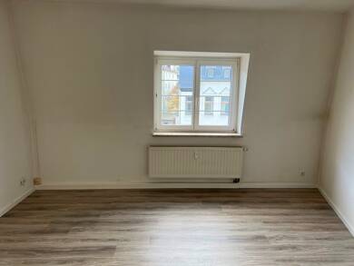 Wohnung zur Miete 318 € 3 Zimmer 67 m² Dachgeschoss Liebknechtstraße 80 Westend Plauen 08523