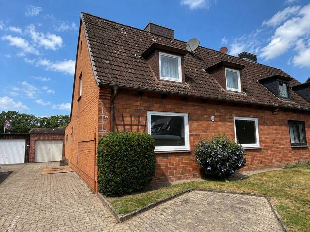Doppelhaushälfte zum Kauf 142.000 € 6 Zimmer 124,1 m² 488 m² Grundstück Kellinghusen 25548
