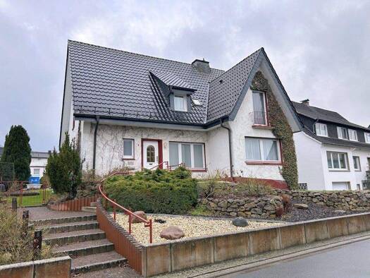 Einfamilienhaus zum Kauf 295.000 € 8 Zimmer 160 m² 868 m² Grundstück Belecke Warstein 59581