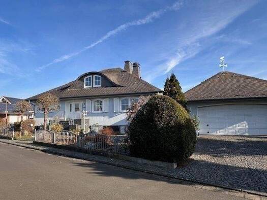 Einfamilienhaus zum Kauf 7 Zimmer 285 m² 1.339 m² Grundstück Obervorschütz Gudensberg 34281