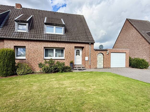 Doppelhaushälfte zum Kauf 279.000 € 5 Zimmer 114 m² 703 m² Grundstück Altkalkar Kalkar 47546