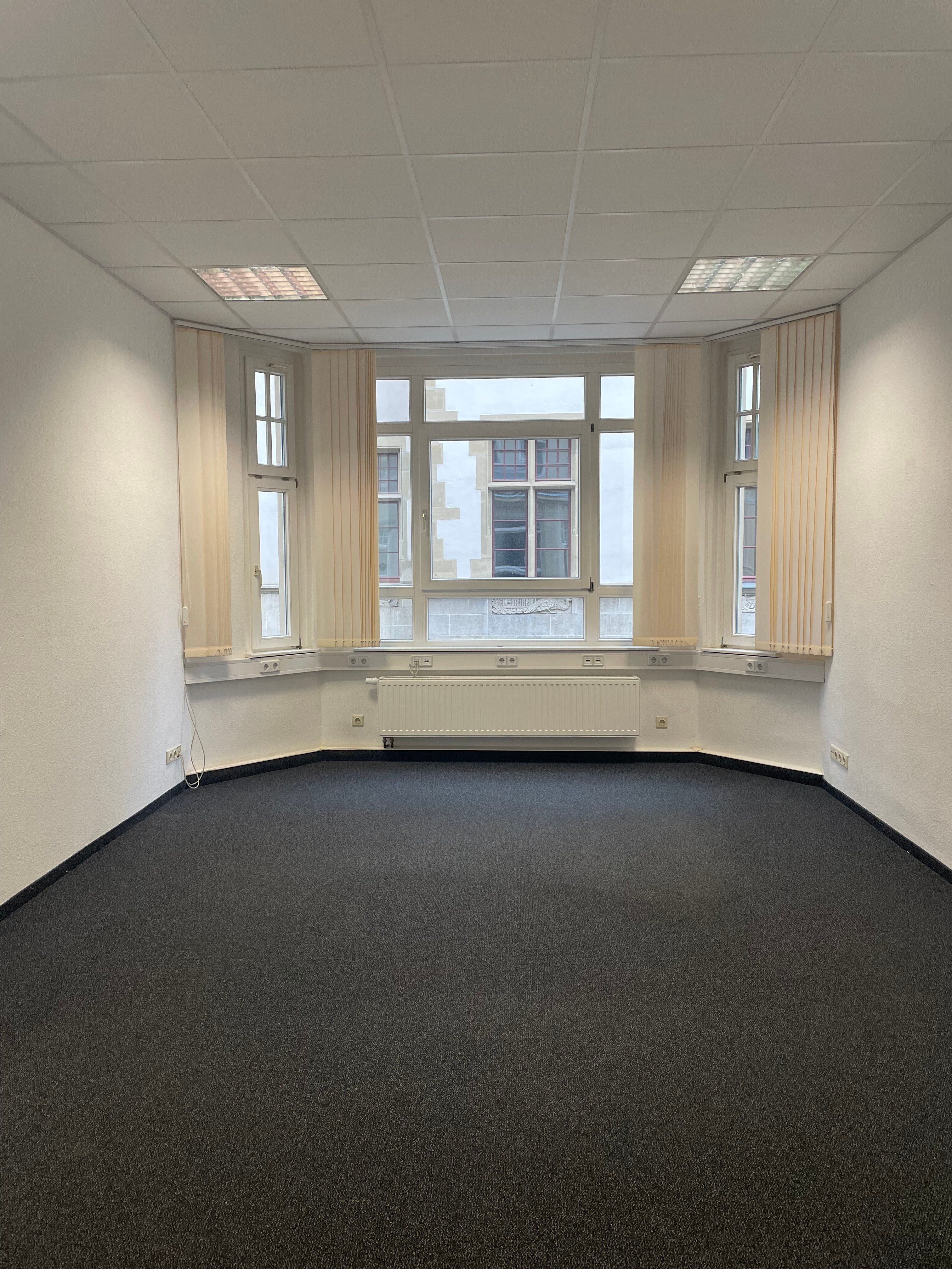 Büro-/Praxisfläche zur Miete 10 € 5 Zimmer 122 m²<br/>Bürofläche Rathausstraße Altstadt Halle (Saale) 06108