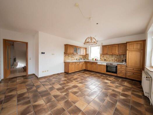 Einfamilienhaus zum Kauf provisionsfrei 339.000 € 7 Zimmer 212 m² 601 m² Grundstück Varel 26316