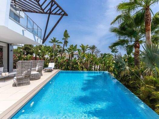 Einfamilienhaus zum Kauf 3.950.000 € 500 m² 678 m² Grundstück Sierra Blanca 09585