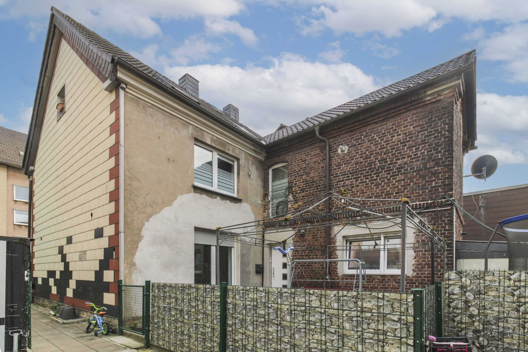 Mehrfamilienhaus zum Kauf als Kapitalanlage geeignet 335.000 € 11 Zimmer 254,3 m²<br/>Wohnfläche 758,1 m²<br/>Grundstück Annen - Mitte - Nord Witten 58453