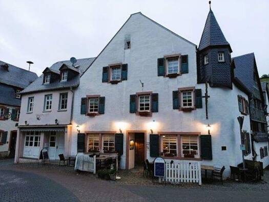 Hotel zum Kauf 575.000 € 646 m² Gastrofläche 637 m² Grundstück Veldenz 54472