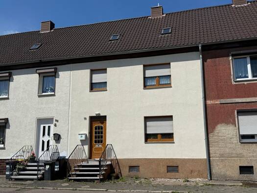 Reihenmittelhaus zum Kauf 165.000 € 3,5 Zimmer 95 m² 126 m² Grundstück frei ab sofort Gesundbrunnen Süd 06128