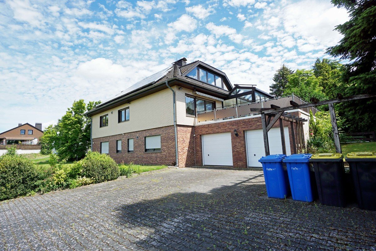 Einfamilienhaus zum Kauf 435.000 € 9 Zimmer 280 m²<br/>Wohnfläche 1.099 m²<br/>Grundstück Niedenstein Niedenstein / Wichdorf 34305