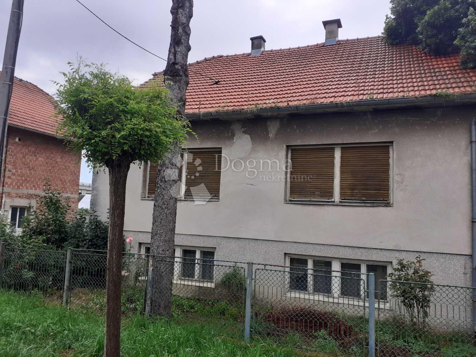 Haus zum Kauf 78.000 € 2 Zimmer 200 m²<br/>Wohnfläche 898 m²<br/>Grundstück Turcin 42204