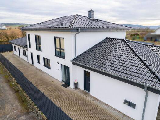 Einfamilienhaus zum Kauf provisionsfrei 695.000 € 8 Zimmer 299 m² 1.215 m² Grundstück Salz 97616