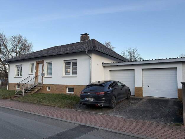 Bungalow zur Miete 1.050 € 4 Zimmer 130 m² 813 m² Grundstück frei ab 01.05.2026 Steinbergstr. 1 Heringen 36266