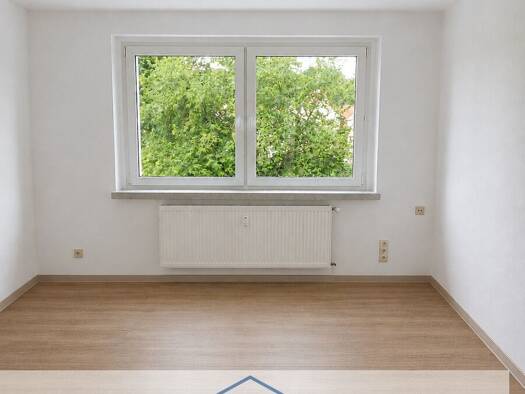 Wohnung zur Miete 319 € 3 Zimmer 58 m² 2. Geschoss frei ab sofort Neukirchen Neukirchen/Pleiße 08459