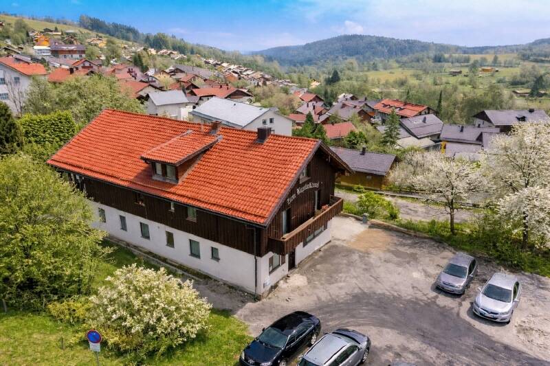 Immobilie in Sankt Englmar - Kapitalanlage mit Urlaubsflair - Mehrfamilienhaus mit 9 Wohneinheiten in St. Englmar! - Bild 0