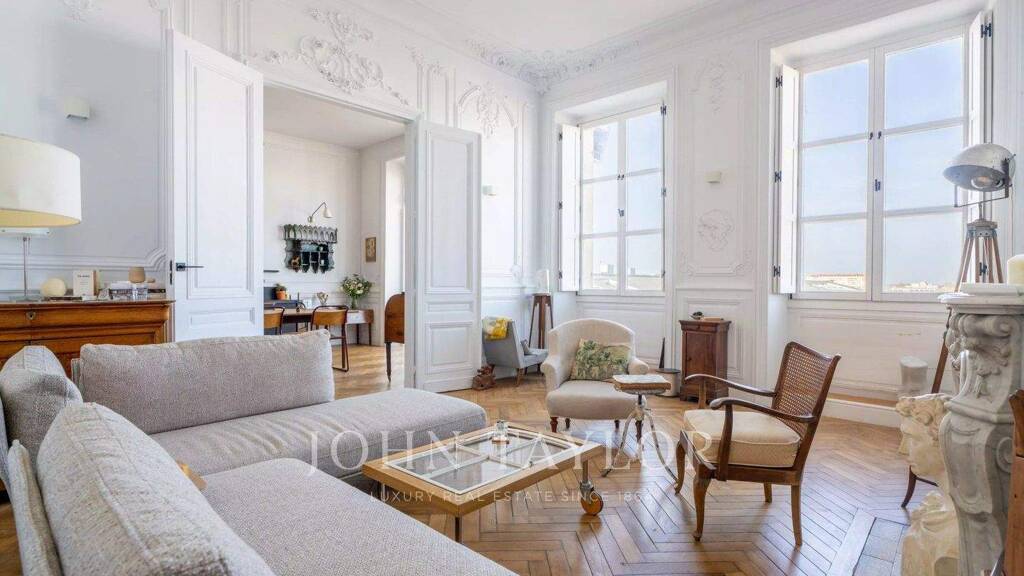 Studio zur Miete 2.240 € 5 Zimmer 125,2 m² 3. Geschoss frei ab 15.04.2026 Chartrons Bordeaux 33300