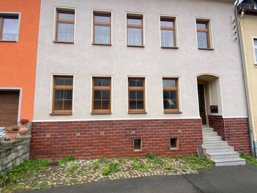 Stadthaus zum Kauf provisionsfrei 94.000 € 10 Zimmer 208 m² 760 m² Grundstück frei ab sofort Alte Auer Straße 9 Lößnitz 08294