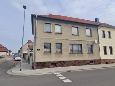 Mehrfamilienhaus zum Kauf 76.300 € 6 Zimmer 148 m² 397 m² Grundstück frei ab sofort Wilhelmstr. 19 Zörbig Zörbig 06780