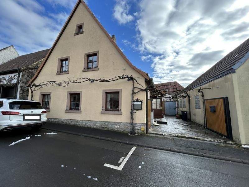 Immobilie in Sommerach - Wohnhaus mit ehemaliger Gastronomieeinheit und Gewölbekeller in Sommerach - Bild 0