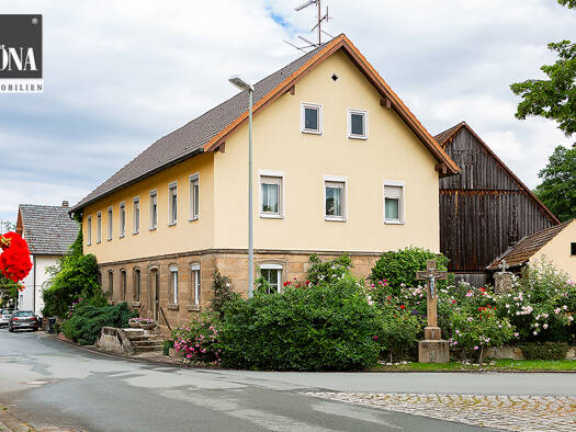 Einfamilienhaus zum Kauf 539.000 € 9 Zimmer 270 m² 945 m² Grundstück Motschenbach Mainleus 95336