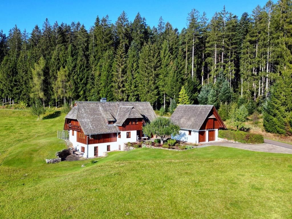 Haus zum Kauf 980.000 € 8 Zimmer 217,7 m²<br/>Wohnfläche 9.800 m²<br/>Grundstück Oberkirnach St. Georgen 78112