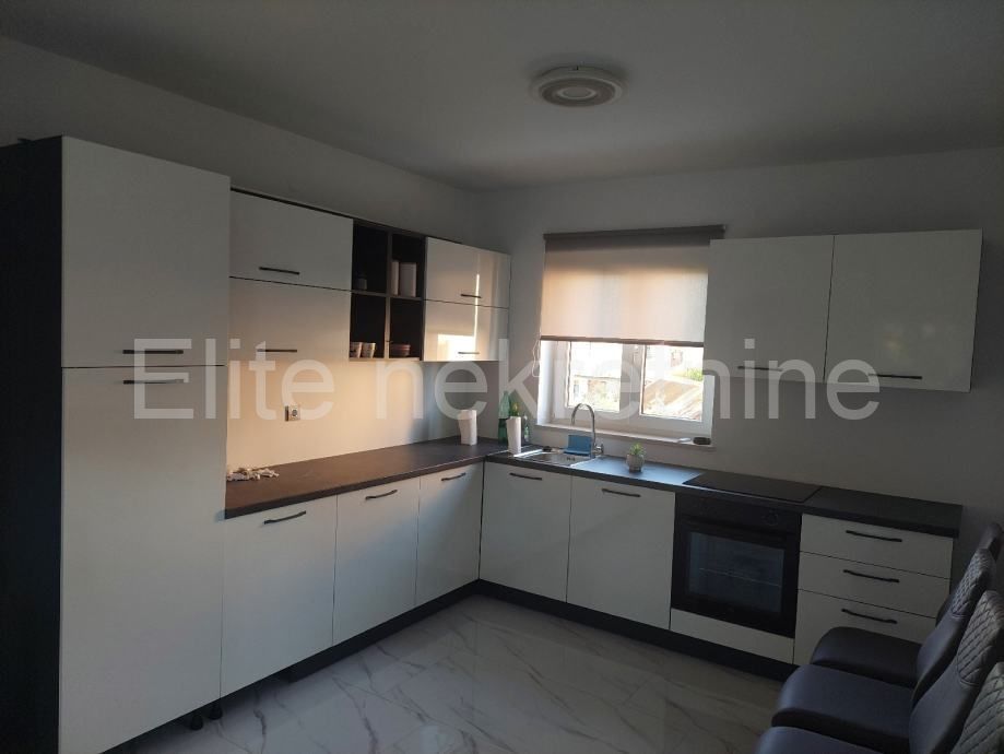 Haus zum Kauf 1.125.000 € 12 Zimmer 280 m²<br/>Wohnfläche Mladenici