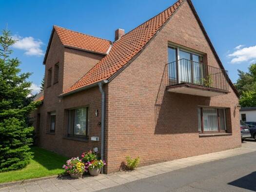 Einfamilienhaus zum Kauf 360.000 € 8 Zimmer 204 m² 1.237 m² Grundstück Gifhorn Gifhorn 38518